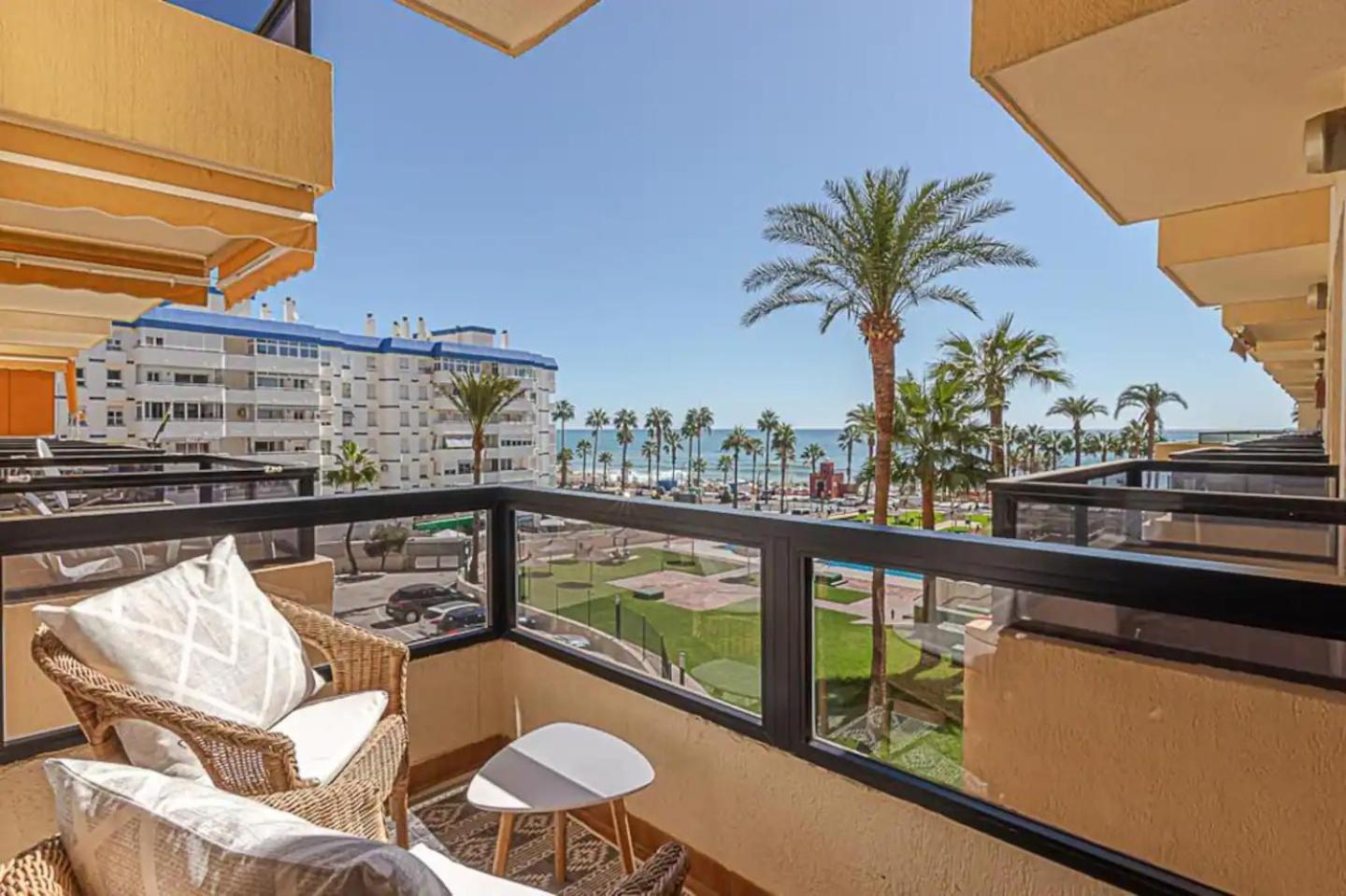 Encantador Apartamento En Primera Linea De Playa Benalmadena Exterior photo